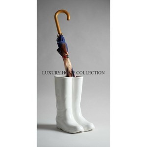 Porte-parapluie en métal antique avec une finition rustique vintage conçue pour la fonctionnalité et le charme classique à votre décor d'entrée - Product Image 1