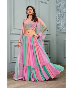 Lehenga choli อินเดียแต่งงานเจ้าสาวสีแดงสำหรับผู้หญิงในชิ้นเดียวดีไซน์แบบ lavisa ด้วยการพิมพ์ที่สวยงามงานมุกหนัก - Product Image 3