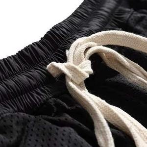 กางเกงขาสั้นผ้าฟลีซผ้าฝ้าย 100% สำหรับผู้ชายพร้อมเอวยางยืด - Product Image 2