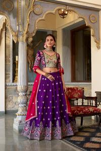 Exquisita Regal Vichitra Silk Lehenga Choli Ropa étnica india tradicional detallada intrincada para fiestas de Diwali Verano - Product Image 2