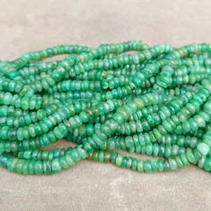 Lot de 3 à 5mm de perles d'émeraude en vrac pour la fabrication de bijoux et de colliers. - Product Image 5