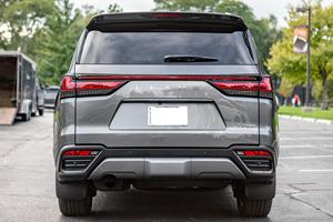 SUV de Lujo Usada de 7 Asientos, Modelo 2024, Transmisión Automática, Techo Panorámico, Motor V8, Interior Premium, 4x4 Avanzado - Product Image 3