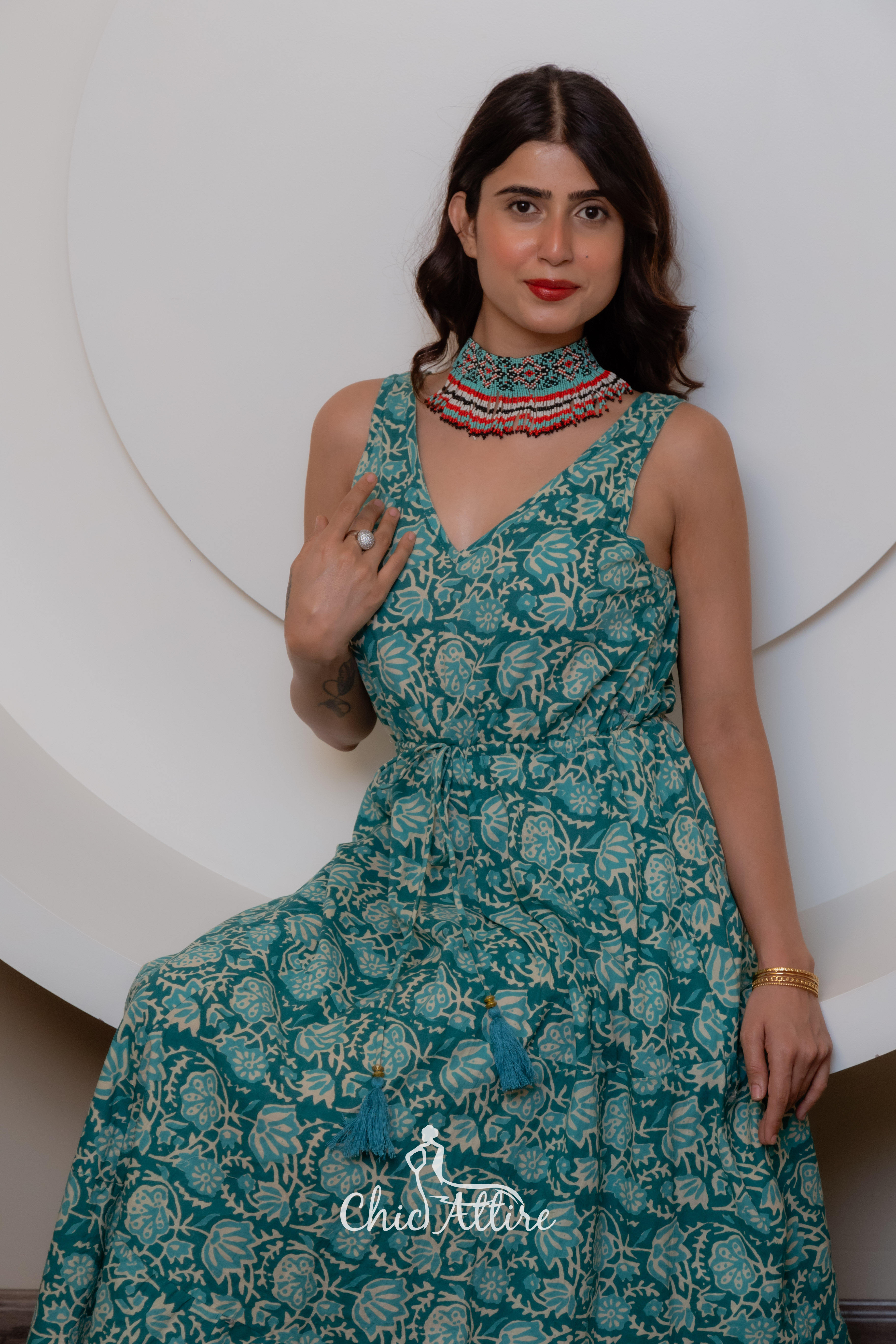 มีสีเขียวขุ่น