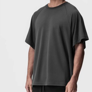 Camiseta elegante de manga raglán para hombre con tela suave para uso activo e informal - Product Image 5