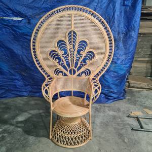 Chaise en rotin vintage en forme de paon du Vietnam - Product Image 5