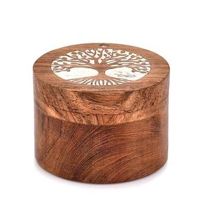 Urne funéraire classique en bois clair avec une forme arrondie lisse, urne commémorative artisanale pour les cendres avec une finition naturelle - Product Image 3