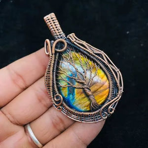 Pendentif breloque en laiton plaqué argent vintage, fil enroulé, forme pyramide en malachite, pierre de naissance, cadeau de mariage, vente en gros Labradroit Gem - Product Image 1