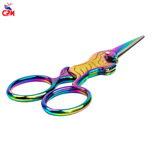 Tijeras de diseño decorativo de acero inoxidable de primera calidad con hoja afilada para uso profesional en el corte de hilos y telas. - Product Image 5