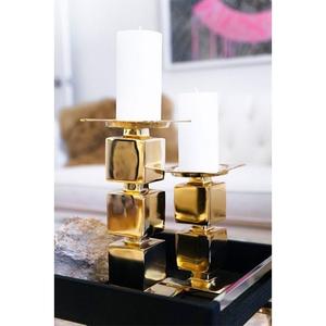 Bougeoir en aluminium fait main design finition dorée conçu pour les maisons modernes avec un goût de décoration intérieure élégante - Product Image 5