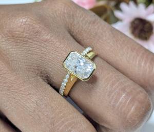 แหวนเพชรทรงเรเดียนท์คัท 2 กะรัต ผลิตในห้องปฏิบัติการ ประดับขอบเพชร พร้อมแหวนวงแต่งงานเข้าชุด ทองคำแท้ 10K/14K/18K สีเหลืองทอง ชุดเครื่องประดับสำหรับเจ้าสาว ของขวัญวันวาเลนไทน์ - Product Image 4