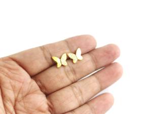 Pendientes minimalistas de plata de ley con tachuelas de mariposa con zirconia cúbica, pendientes delicados para mujer - Product Image 2