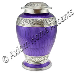 Urna de cremación de latón bellamente diseñada con artesanía artesanal y acabado elegante por Axiom Home Accents - Product Image 2