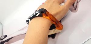 Conception de couleur personnalisée Bracelet de mode en résine transparente de haute qualité Bracelet en acrylique de bonne qualité en résine directement de l'Inde - Product Image 2