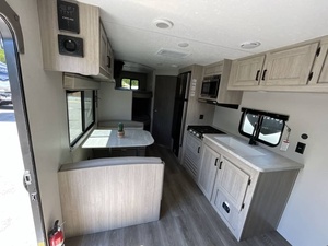 Autocaravana Usada Coach_men Cata_lina Sum_mit 261BH 2024 para Camping - Product Image 2