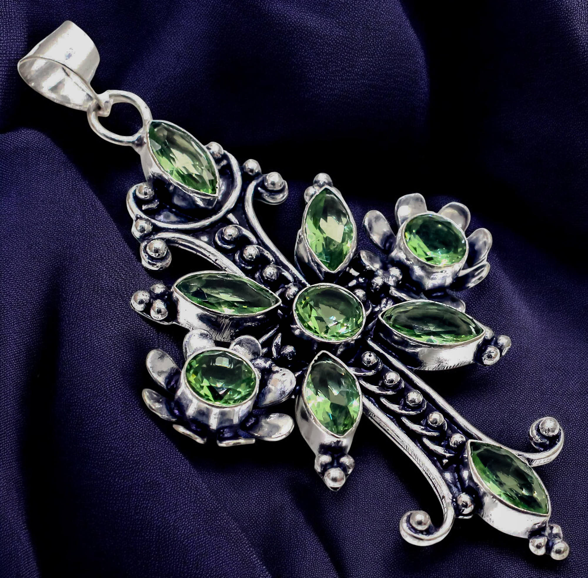 สีเขียว