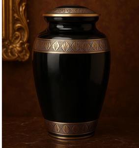 Urna de cremación de metal hecha a mano con patrón único creando un memorial atemporal para seres queridos que fallecieron pacíficamente - Product Image 1