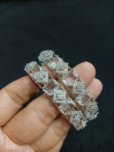 BRACELETS AMÉRICAINS DE STYLE CLASSIQUE EN DIAMANT BRACELETS PLAQUÉS ARGENT TRADITIONNELS ET À LA MODE ET ZIRCON CUBIQUE POUR FEMMES ET FILLES - Product Image 4