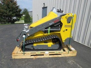 รถตักล้อยางขนาดเล็ก Wacker Neuson SM120 ระบบควบคุมไฮดรอลิก ราคาคุ้มค่า พร้อมขาย - Product Image 2