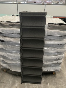 Miglior prezzo moderno 1340x420mm <span class=keywords><strong>tegole</strong></span> in metallo rivestite in pietra antiruggine scandole leggere in PVC ardesia alberghi parchi magazzini - Product Image 6