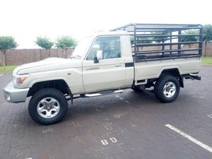 Meilleure Offre - Pick-up LAND CRUISERS DOUBLE CABINE d'occasion 2024 - Boîte automatique - Volant à gauche - Intérieur foncé - Moteur turbo - Cuir - R21 - Product Image 2