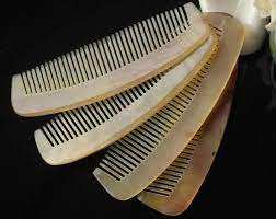 Meilleur cadeau de Noël Peigne en corne naturelle fabriqué à la main personnalisé pour coiffer les cheveux en véritable peigne en corne de boeuf de buffle PAR HF CRAFTS - Product Image 4