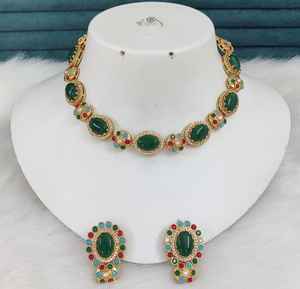 Ensemble de collier inspiré de Sabyasachi, tenue traditionnelle indienne minimaliste, magnifiques boucles d'oreilles complétant les tenues ethniques et occidentales - Product Image 6