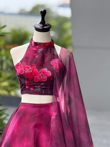 Estilo indooccidental con dobladillos asimétricos, blusas sin mangas, elegante lehenga choli adecuado para cócteles, bodas - Product Image 4
