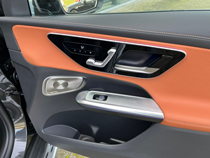 SUV de luxe d'occasion vérifié, 2.0 L Turbo essence automatique, version européenne - Product Image 4