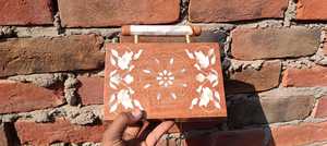 Bolso de Mano de Lujo con Incrustaciones de Nácar, Diseño Árabe Moderno, Regalo para Eid y Ramadán, Colección Elegante Hecha a Mano - Product Image 6