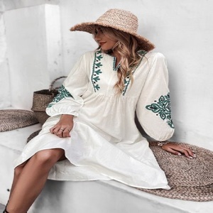 ขายส่ง Boho สตรีฤดูร้อนแนวโน้มชายหาดชุดดอกไม้โบฮีเมียนสตรีลำลองผ้าพันแผลมินิเดรส Boho 2023 - Product Image 2