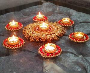 เชิงเทียนหลากสี patola ที่วางเทียนเสื่อ rangoli ที่ซับซ้อนสำหรับการตกแต่งของดิวาลีตกแต่งกลางงานแต่งงานแจกของรางวัลทางศาสนา - Product Image 1