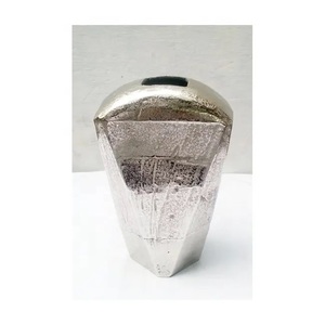 Vase à fleurs décoratif en aluminium brillant - Écologique, léger, style vintage, décoration de table pour mariages, hôtels, restaurants - Product Image 1