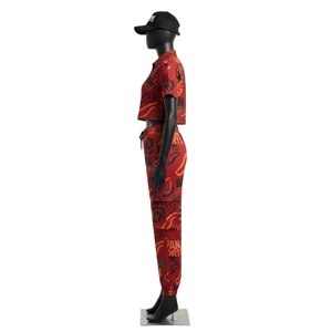 Conjunto de pantalón y top corto para mujer, alta calidad, poliéster 200 GSM, tacto suave, estampado por sublimación, logotipo personalizado, conjuntos para mujer - Product Image 3