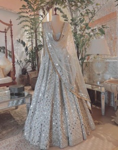 Femmes élégant été tenue décontractée Mono Satin soie avec dentelle paillettes brodé feuille miroir travail Patta toile impression - Product Image 1