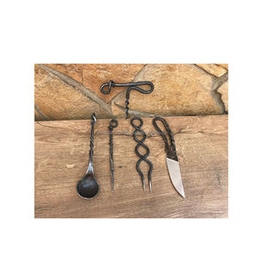 Juego de cubiertos de acero forjado medieval con cuchara tenedor cuchillo juego de cena forjado a mano en bolsa de gamuza OEM personalizable - Product Image 4