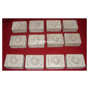 Belles boîtes à bijoux de sculpture en stéatite de conception de feuille faite à la main étonnante avec la forme rectangulaire de la boîte de sculpture sur pierre de petite taille - Product Image 1