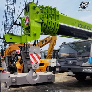 Grue hydraulique sur camion ZoomlionZTC1000V d'occasion, 100 tonnes, flèche télescopique maximale de 82,2 m, marque chinoise d'origine, faible nombre d'heures, certifiée CE - Product Image 6