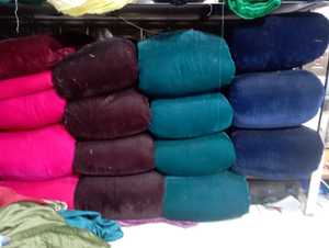 Materia prima textil de calidad superior Tela de terciopelo liso para ropa de mujer disponible a precio asequible - Product Image 4