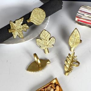 Anneaux de serviette papillon et feuille de haute qualité coulés pour les mariages anniversaires toute autre occasion cadeaux de mariage et d'anniversaire - Product Image 5