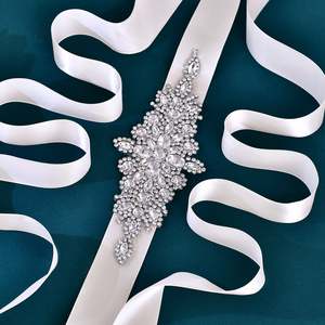 Cinturón de Novia Bridella BS01 Plateado con Pedrería y Perlas Ajustable - Product Image 4