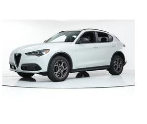 Alfa Romeo Stelvio Sprint 2025 d'occasion en excellent état, transmission intégrale, moteur turbo, boîte automatique, pneus R18, intérieur cuir, régulateur de vitesse adaptatif, jantes en alliage d'aluminium, électrique - Product Image 1