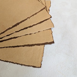 Papier d'aspect antique fait à la main avec bord décalé pour l'artisanat de journaux indésirables de style féerique - Product Image 3