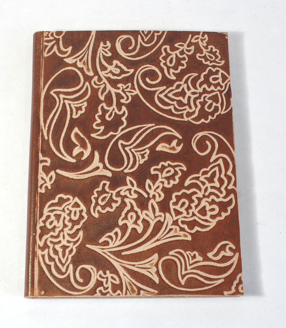 สีน้ำตาล