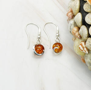 Pendiente de gancho de forma redonda de ámbar Báltico natural de Plata de Ley 925 - Product Image 2