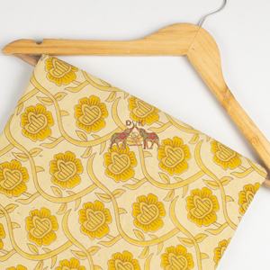 Tissu en coton imprimé à la main de haute qualité, motif floral, style Dabu, doux et respirant, coton indien pour robes, rideaux, vêtements de nuit - Product Image 5