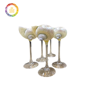 Gobelet marin assemblé à la main sur base dorée pour les intérieurs de boutique, les accents de maison côtière et les projets de conception de table - Product Image 5