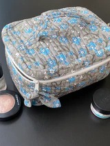 Estuche de Maquillaje Vintage de Algodón Acolchado Gris Le Souvenirs, Cierre de Cremallera, Duradero, Ecológico, Resistente al Agua, Personalizable - Product Image 4