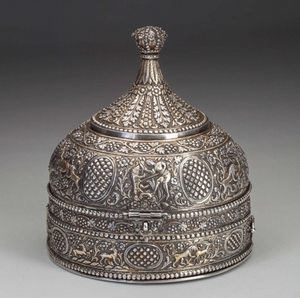 Paan Daan de latón figurativo de arte popular raro, caja de Betel de remate de pavo real única, disponible a precios al por mayor. - Product Image 5