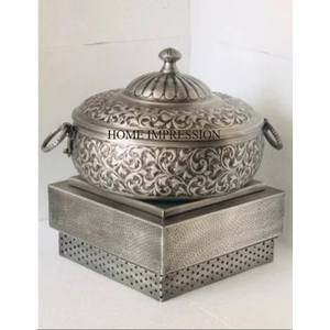 Plat de chauffe-plats en métal plaqué or de haute qualité à texture martelée avec support de couleur noire fournitures de restaurant et d'hôtel - Product Image 5