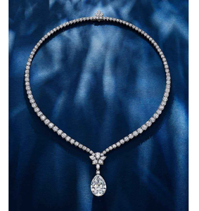 Collier élégant en diamant Moissanite pour femmes Bijoux élégants parfaits pour les fêtes, les mariages et les occasions spéciales - Product Image 2